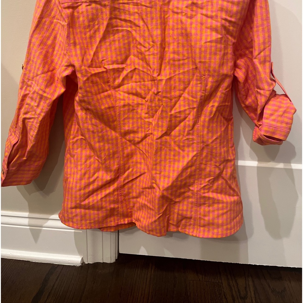 Women’s shirt size M